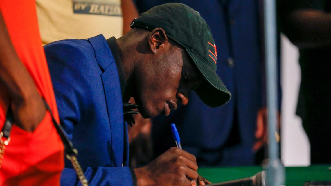 Central LB Bissainthe signs with Miami, ready to ‘contribute to our winning’ right away