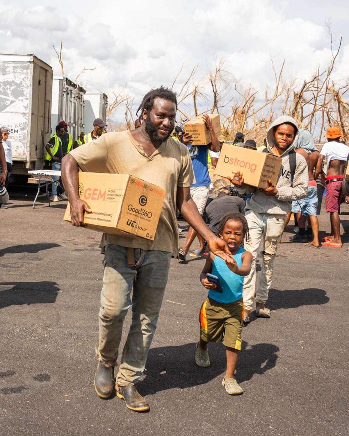 Families receive much-needed aid from nonprofit Global Empowerment Mission in Jamaica.