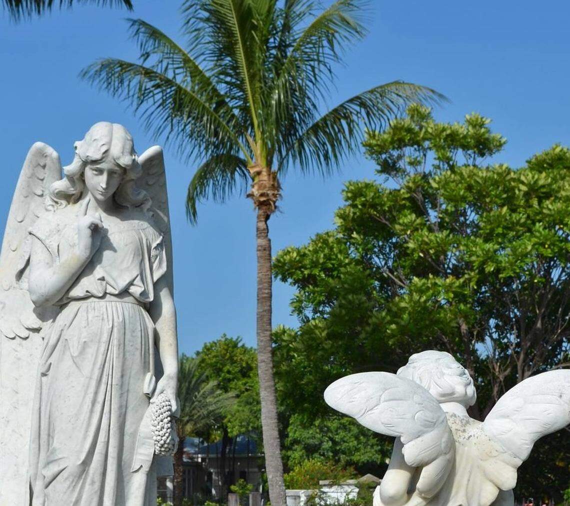 The Key West Cemetery has between 80,000 to 100,000 gravesites. 