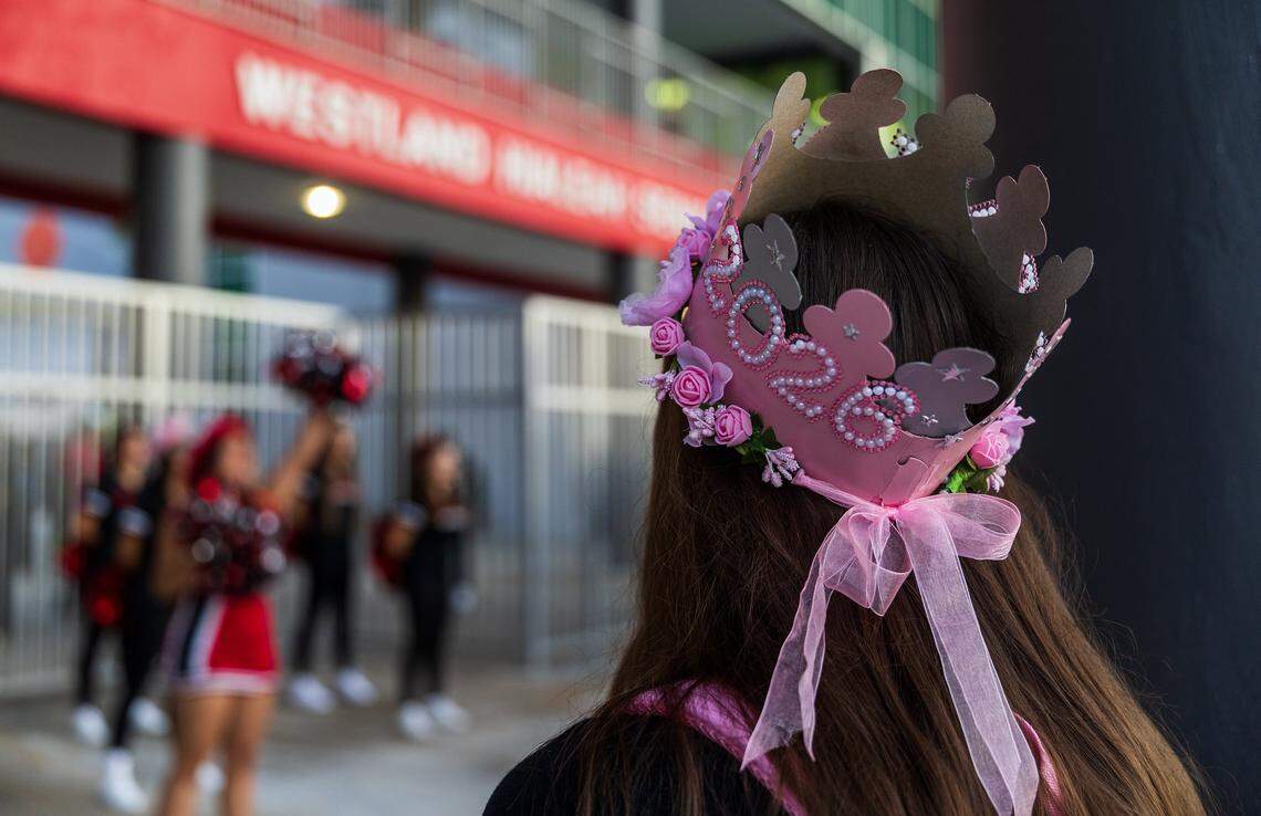 Detail of a crown from a student at the Westland Hialeah Senior High School, during the first day of school for Miami-Dade County Public Schools (M-DCPS) in the 2025-2026 school year, on Thursday, August 14, 2025.