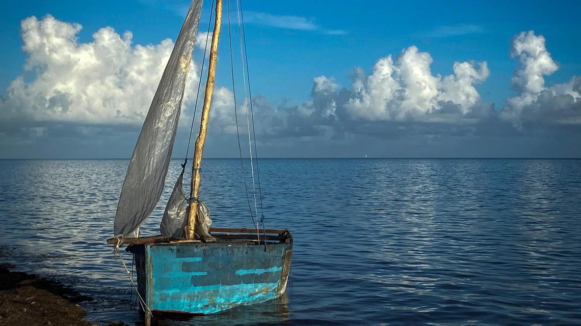 Esta foto del 8 de enero de 2023 muestra un bote que fue usado por inmigrantes cubanos para llegar a Florida.