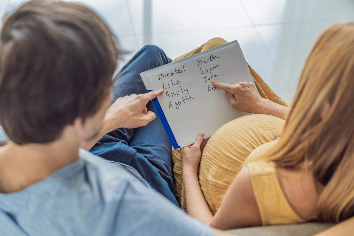 expecting parents choosing baby name