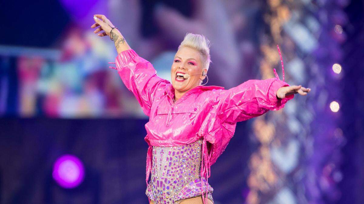 P!NK en vivo en la gira "Summer Carnival 2023", en el Olympiastadion de Berlín, el 28 de junio de 2023.