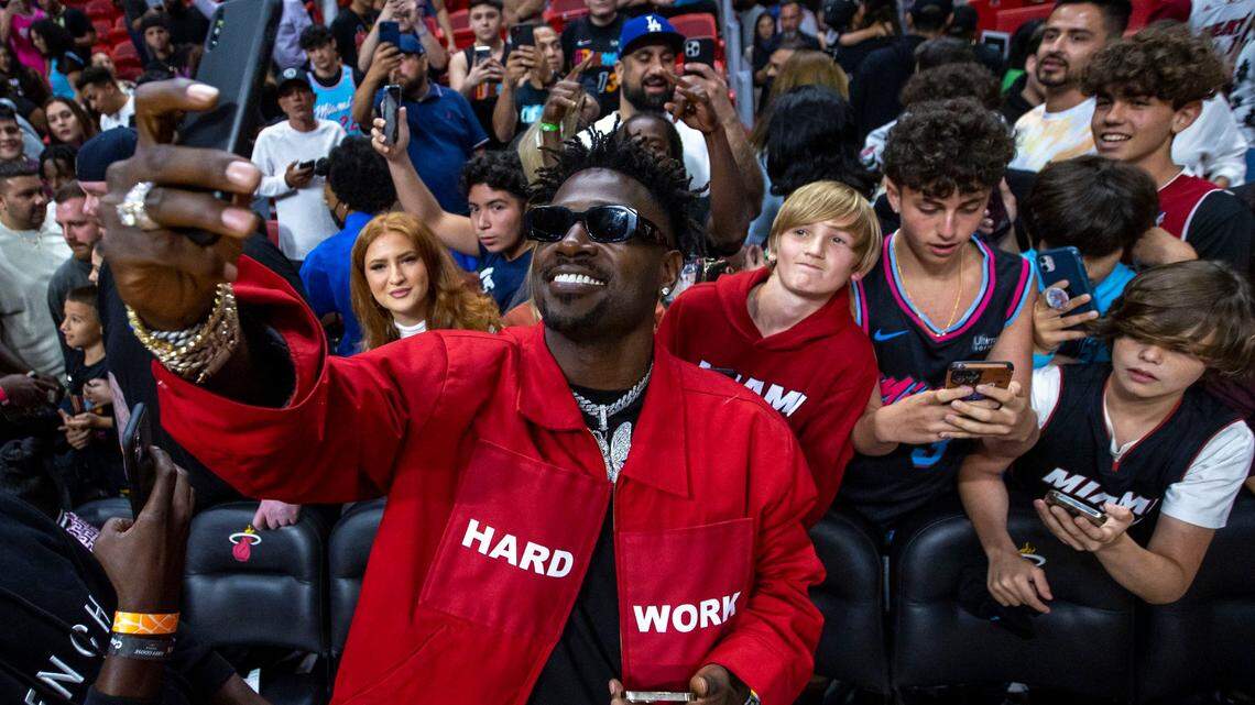 Arrest warrant issued in Tampa for former NFL receiver Antonio Brown