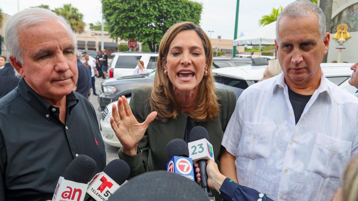 Los congresistas republicanos de Miami, Carlos Giménez, María Elvira Salazar, y Mario Díaz-Balart, en una foto de archivo.