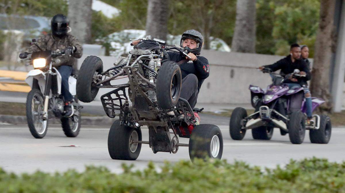 Foto Archivo. En los últimos años, vehículos todo terreno y motocicletas han invadido las calles en apoyo del movimiento ‘Wheels Up, Guns Down’.