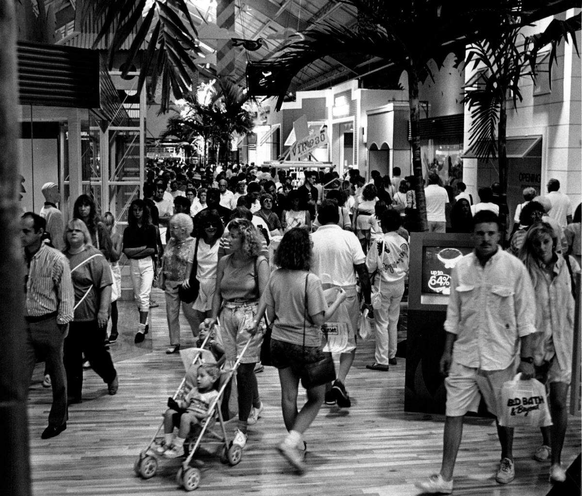 Crowds at Sawgrass Mills mall during opening day in October 1990.