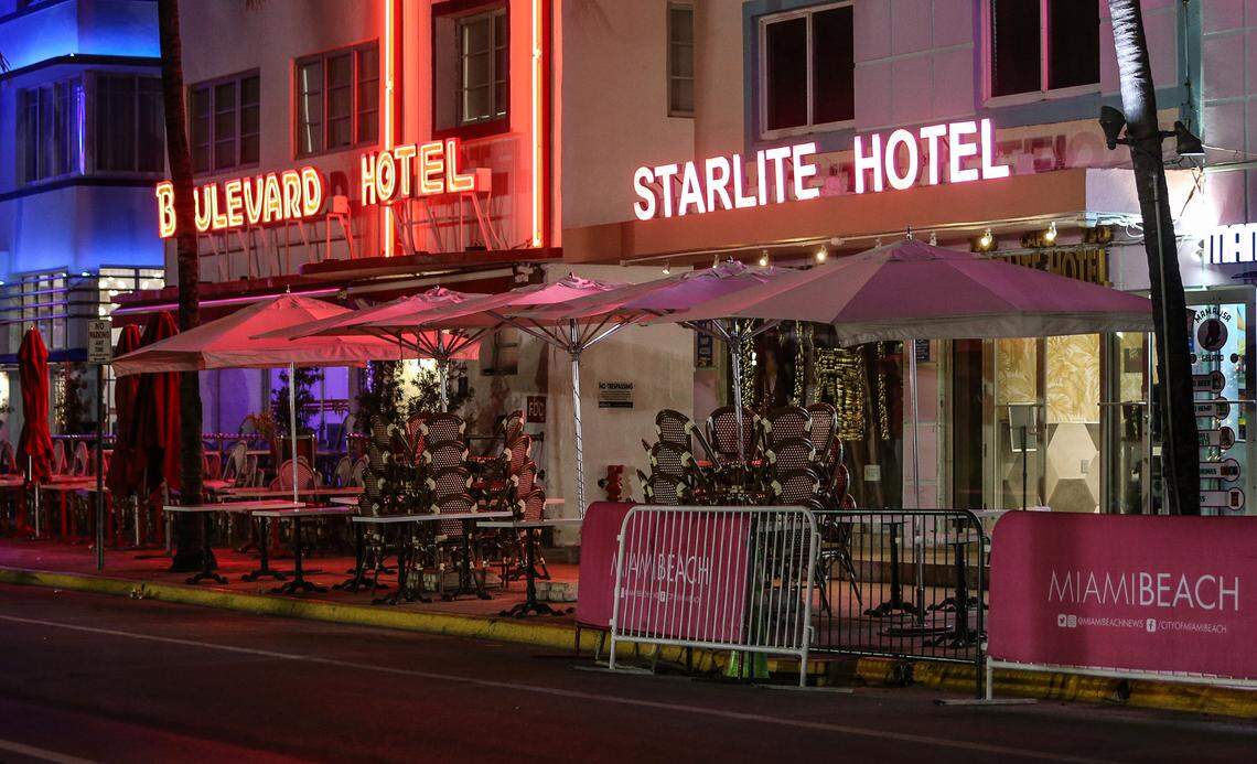 Restaurants and bars on Ocean Drive were forced to close earlier than usual, on Saturday, March 26, 2022, as a midnight curfew was imposed by the City of Miami Beach for the South Beach area, because to two shootings the weekend before, that caused city officials to announce a “state of emergency”.