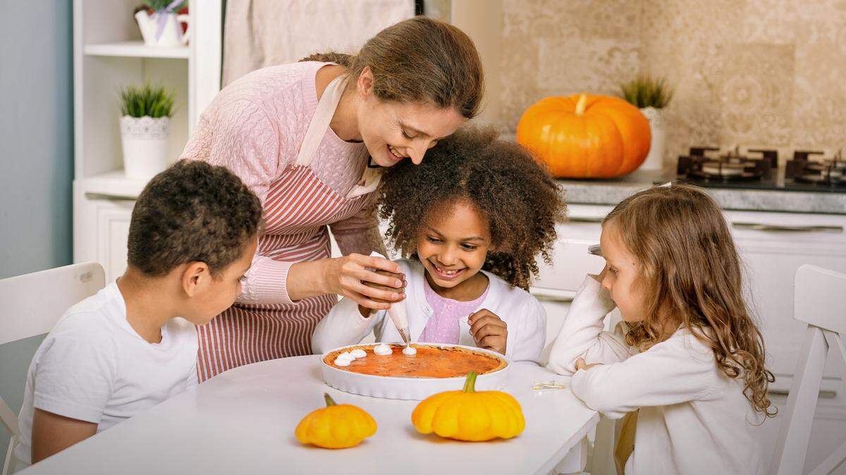 decorating pie with kids