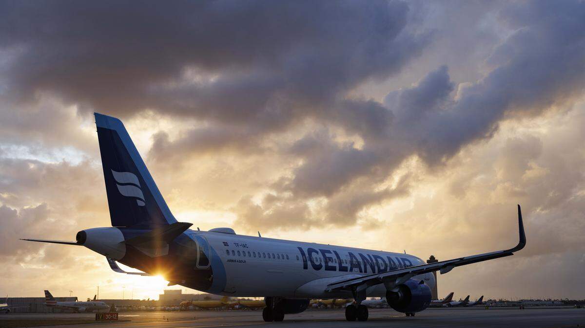 The first direct flight from Miami to Iceland on Icelandair taxis to the runway after a ceremony introducing the only direct flight between Miami and Iceland on Icelandair on Sunday, Oct. 26, 2025, at Miami International Airport in Miami, Fla.