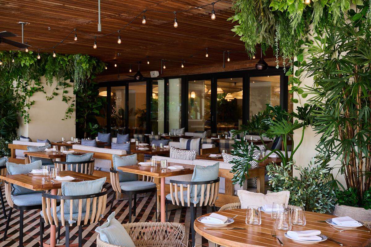El patio de Zaytinya en The Ritz-Carlton Miami Beach.