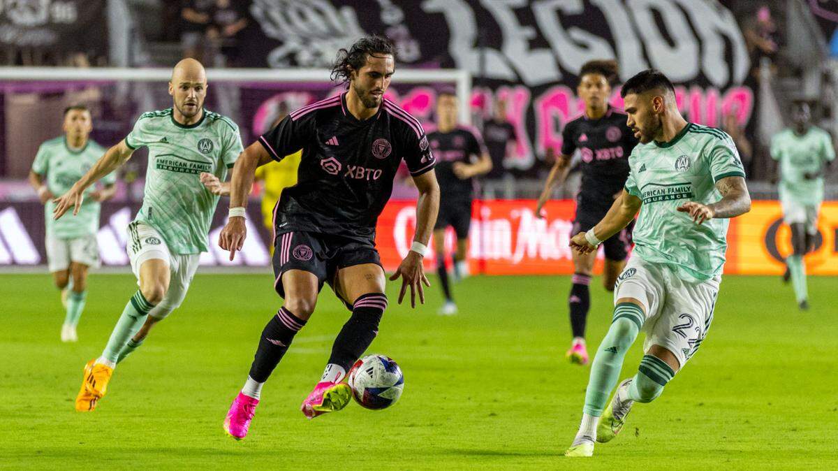 Inter Miami CF forward Leonardo Campana (9) dribbles around Atlanta United defender Juan José Purata (22) during the second half of an MLS game at DRV PNK Stadium in Fort Lauderdale, Florida, on Saturday, May 6, 2023.