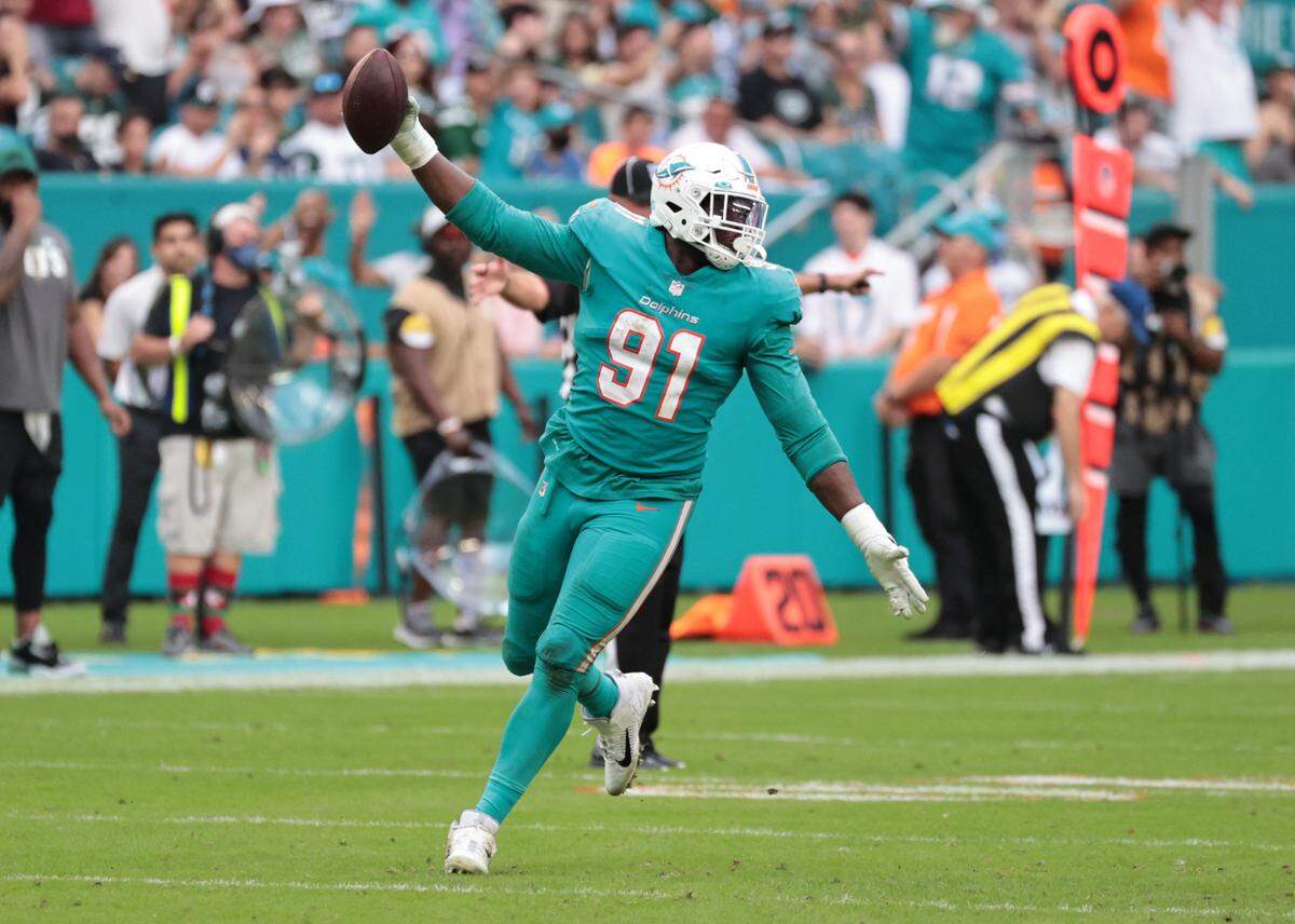 Miami Dolphins defensive end Emmanuel Ogbah (91) reacts after recovering a fumble in the first half against the New York Jets at Hard Rock Stadium in Miami Gardens on Sunday, December 19, 2021.