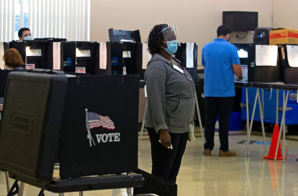 A poll worker looks on as citizens cast their votes during early voting for the primary election at Miami Lakes Community Center at 15151 Montrose Rd. in Hialeah on Thursday, Aug. 13, 2020. Election Day is Aug. 18.