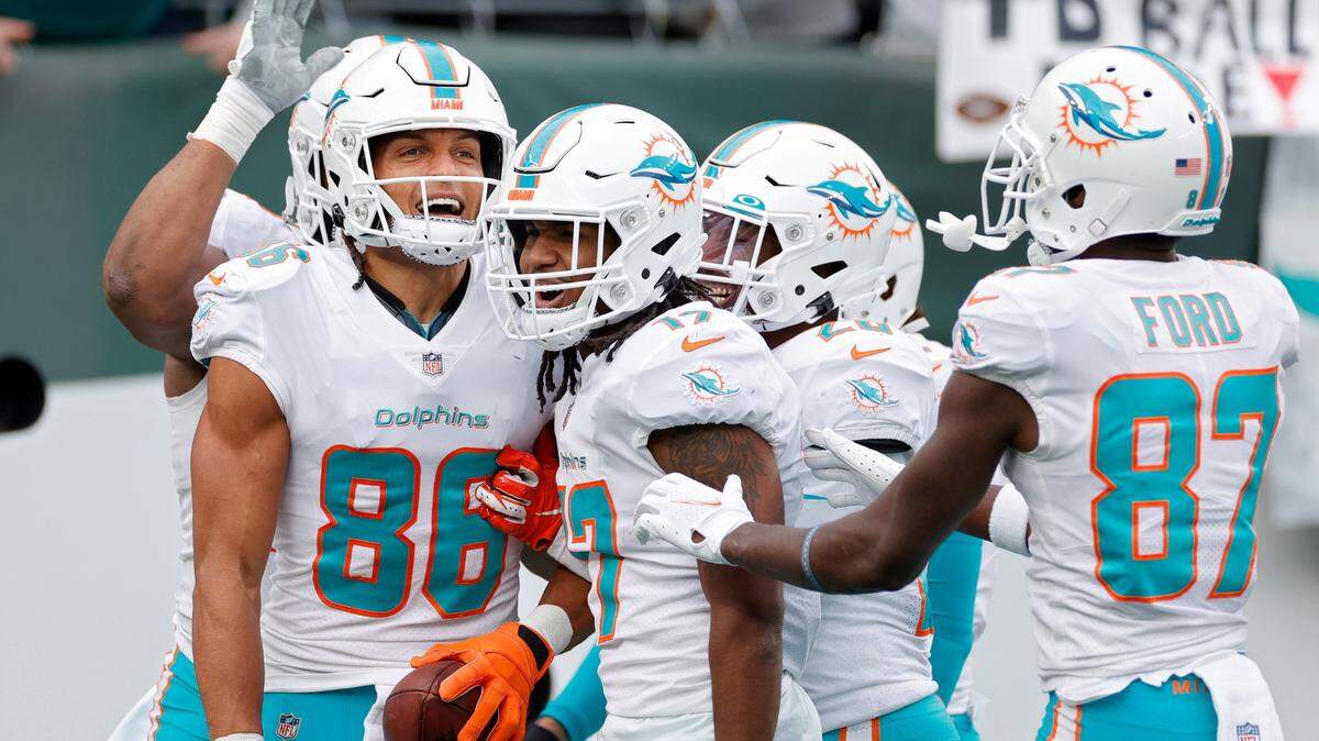 Mack Hollins (86) of the Miami Dolphins celebrates his touchdown with teammates in the third quarter against the New York Jets at MetLife Stadium on Sunday, Nov. 21, 2021 in East Rutherford, New Jersey. (Sarah Stier/Getty Images/TNS)