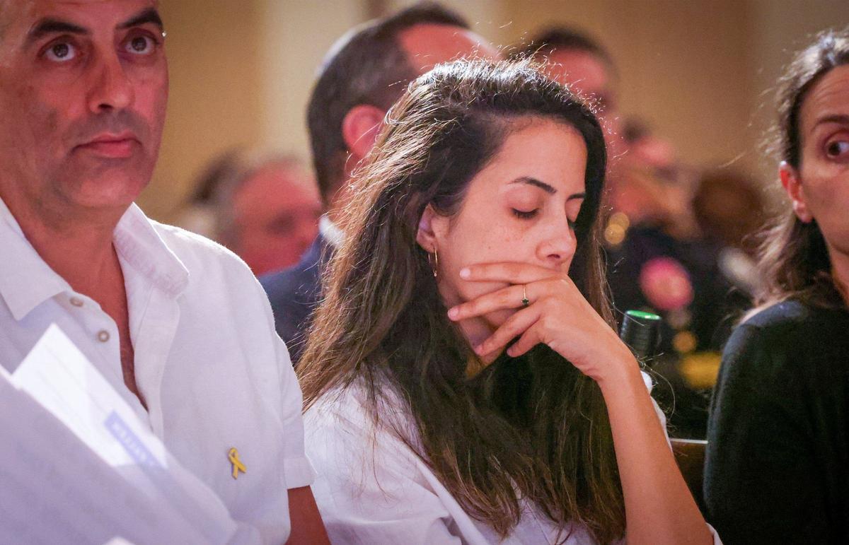 Ziv Levy (left), who lost his sister and her family in the October 7 attacks by Hamas, listen to Mayor Daniella Levine Cava’s “Prayer for the State of Israel.” Adi Salma Levi (right) reflects on the mayor’s remarks during a commemoration event hosted by the Greater Miami Jewish Federation at Temple Beth Sholom in Miami Beach.