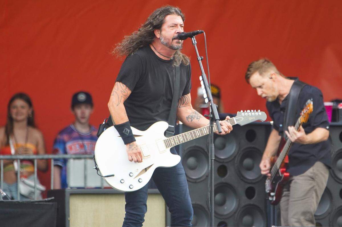 Dave Grohl speaks out on his infidelity.