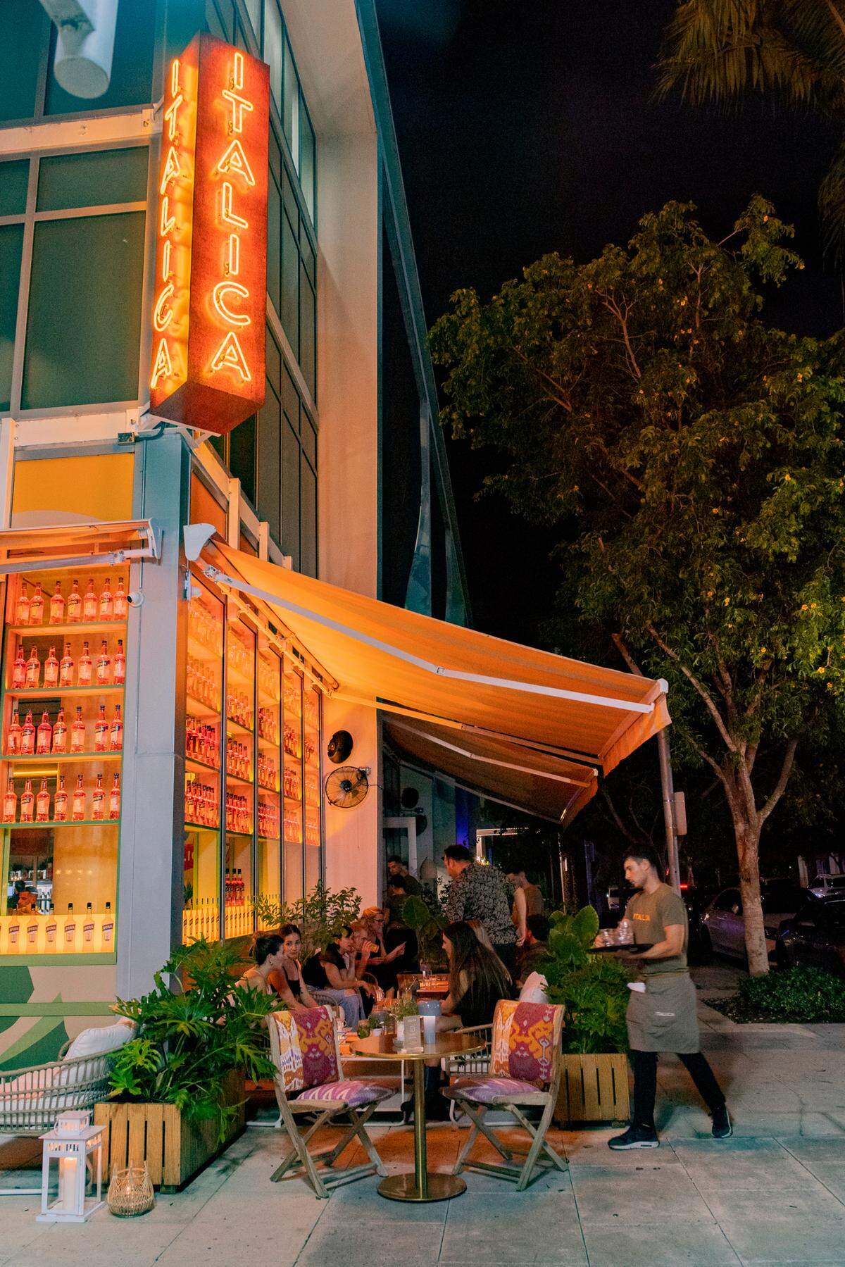 Patio of Italica Midtown