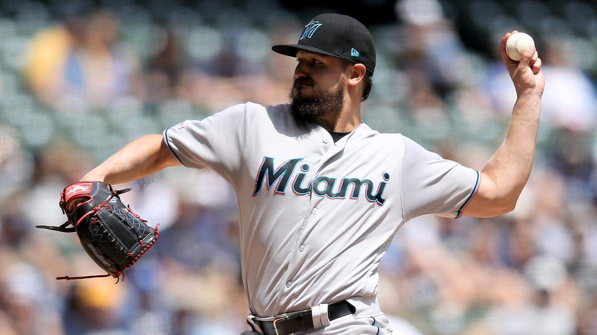 MILWAUKEE, WISCONSIN - JUNE 06: Caleb Smith #31 of the Miami Marlins pitches in the first inning against the Milwaukee Brewers at Miller Park on June 06, 2019 in Milwaukee, Wisconsin. (Photo by Dylan Buell/Getty Images)