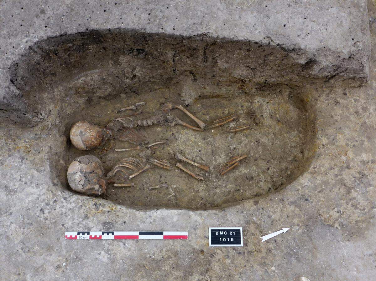 An unique double burial of two children was also found.