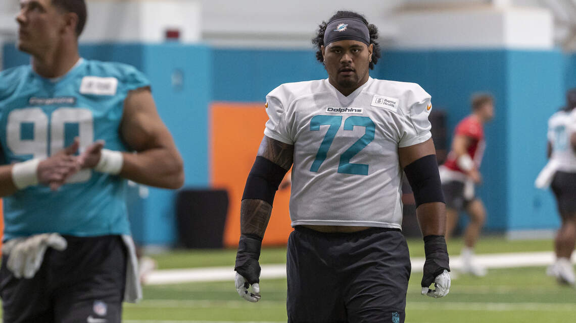 Why Savaiinaea’s move to right guard could be key to Dolphins’ rushing attack