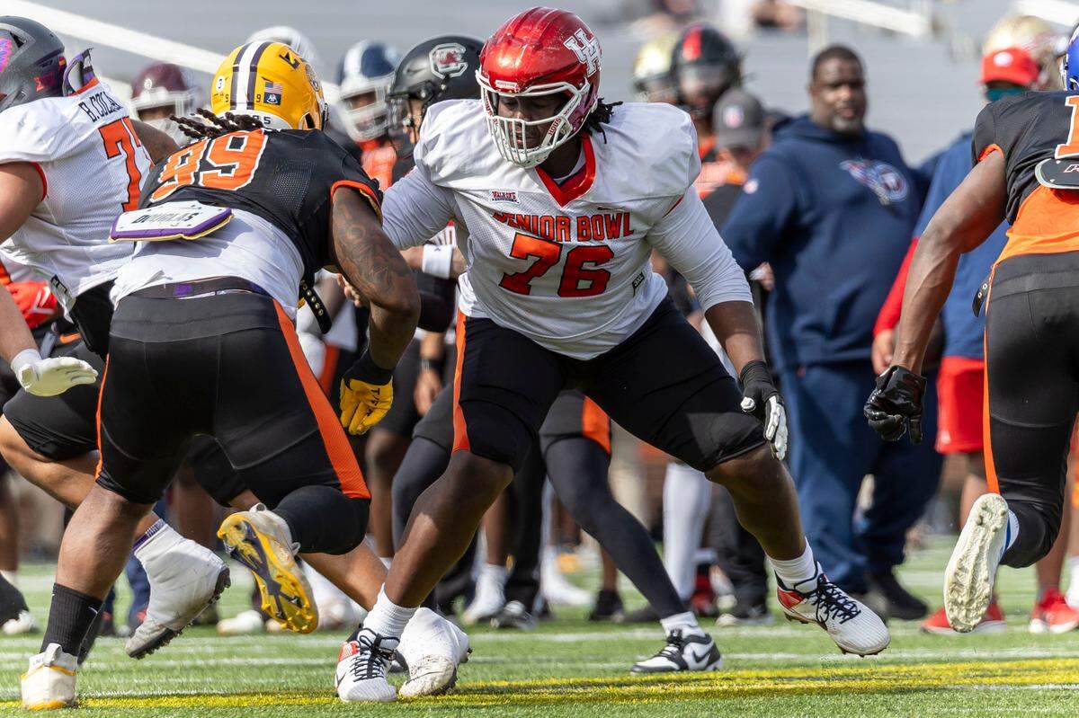 Feb 1, 2024; Mobile, AL, USA; Offensive lineman Patrick Paul of Houston (76) faces off against defensive lineman Jordan Jefferson of LSU (99) during practice at Hancock Whitney Stadium. Mandatory Credit: Vasha Hunt-USA TODAY Sports