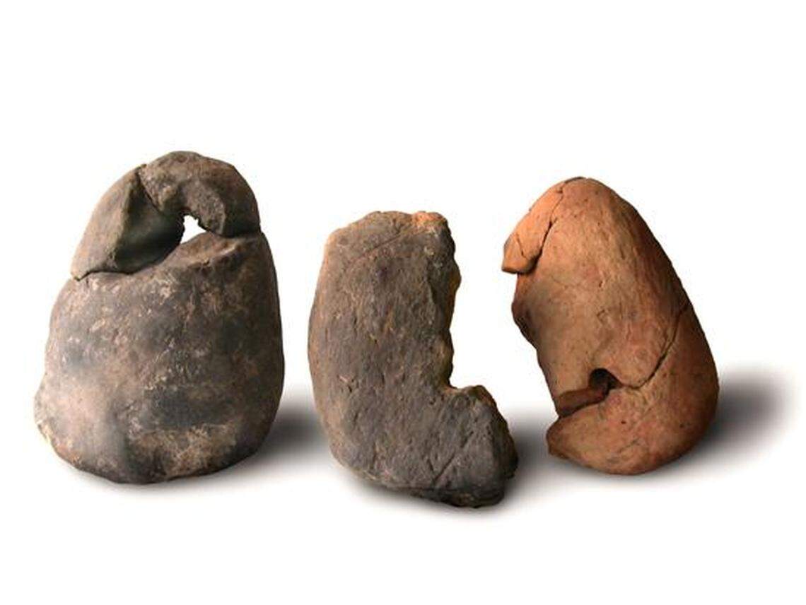 Loom weights discovered from the Late Neolithic to Bronze Age site.