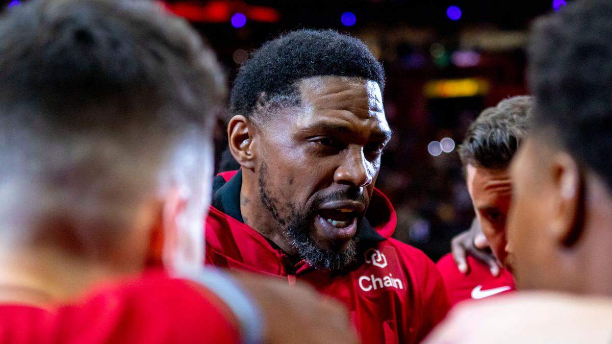 Miami Heat forward Udonis Haslem (40) speaks to his teammates before the first quarter of an NBA game against the Golden State Warriors at FTX Arena in Downtown Miami, Florida, on Tuesday, November 1, 2022.