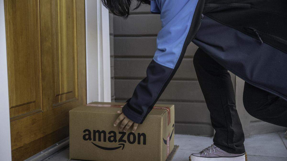 Amazon announced it is hiring thousands to support its holiday operations in Miami-Dade, Broward, Palm Beach County, Tampa, Orlando and Jacksonville.