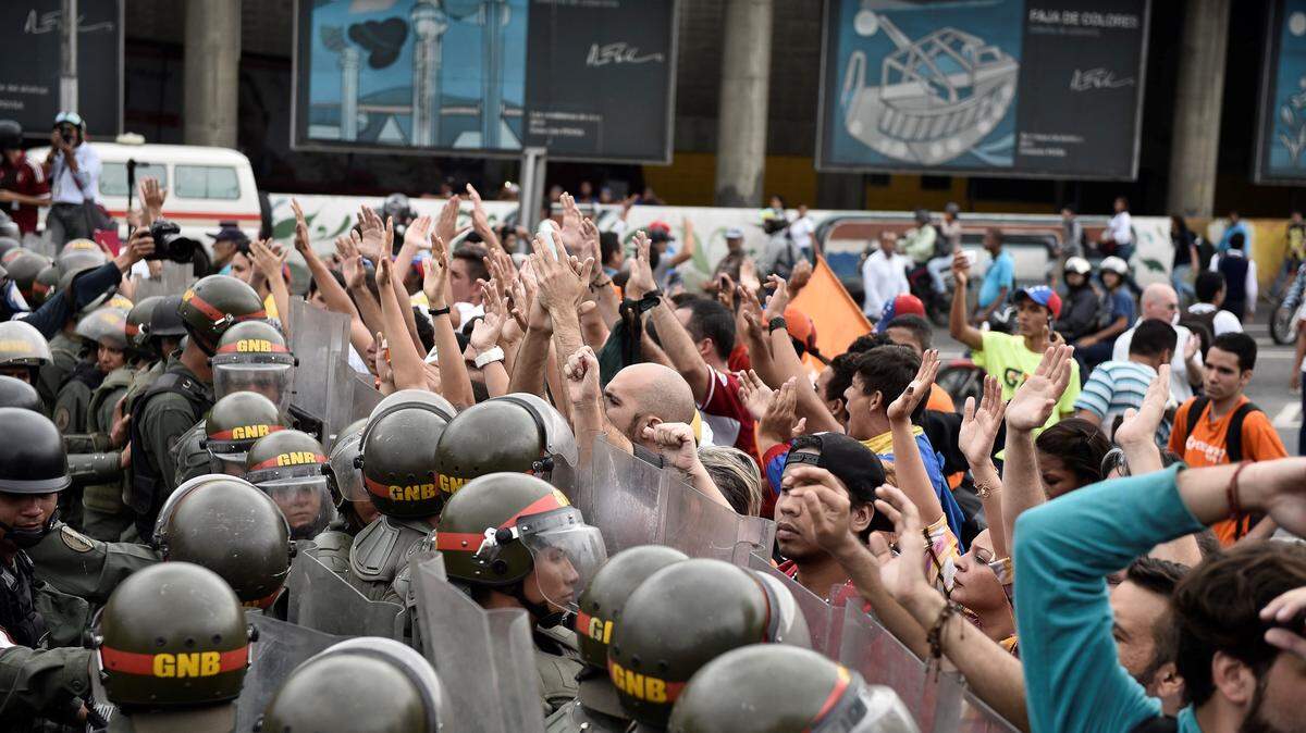 Venezuelans who oppose President Maduro, shown protesting his oppressive government in 2016, are planning to protest again in January as he starts a new six-year term.