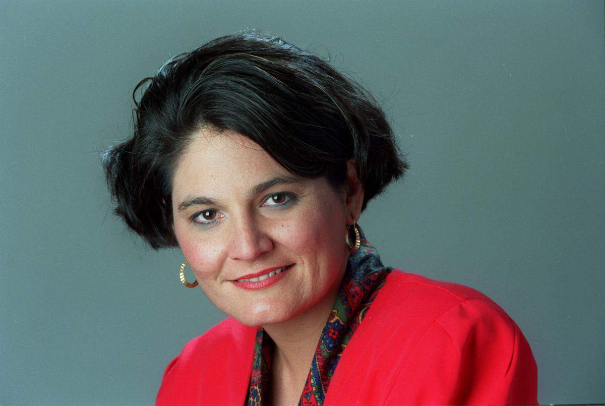 Susana Barciela fue periodista de negocios y columnista del Miami Herald y miembro de la junta editorial. Trabajó 21 años en el Herald, de 1987 a 2008.