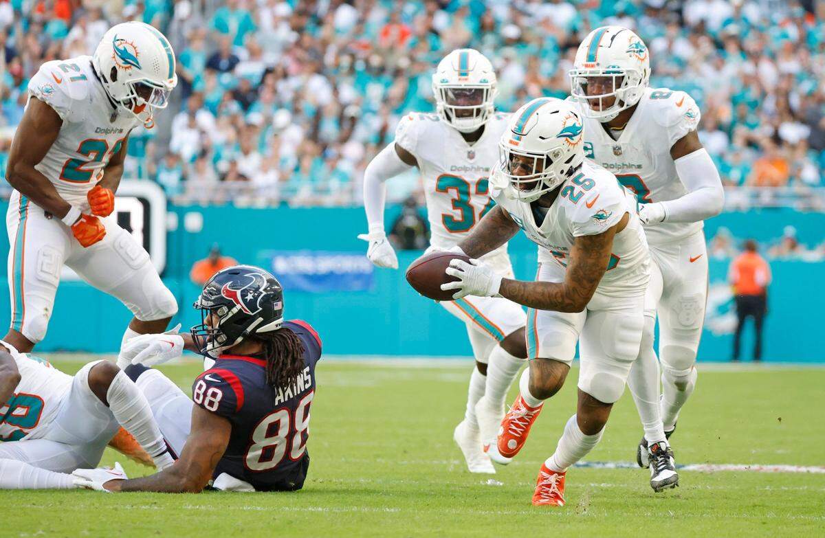 Miami Dolphins cornerback Xavien Howard (25) picks up a fumble by Houston Texans tight end Jordan Akins (88) in the second quarter at Hard Rock Stadium in Miami Gardens on Sunday, November 27, 2022.