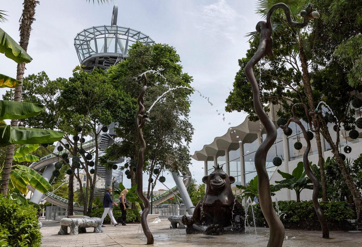 The outdoor splash fountain ‘Gorillas in the Mist’ by the Haas Brothers is one of the art installations welcoming visitors to Aventura Mall. The sculpture is seen here on the morning of Wednesday, Sept. 25, 2024, in Aventura, Fla.