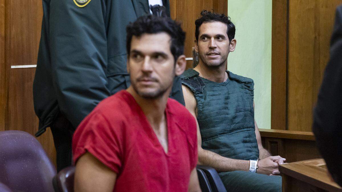 Alon Alexander, 37, right, and his twin brother, Oren, left, at their bond hearing in Miami on Dec. 13, 2024.