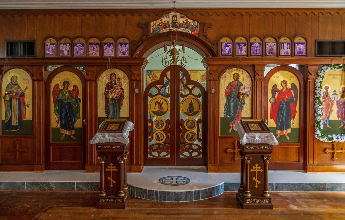 Vista interior del iconostasio de la iglesia greco-católica ortodoxa rusa de los Santos Pedro y Pablo en la Pequeña Habana, una de las parroquias ortodoxas orientales más antiguas de Miami, que también es la casa restaurada del primer alcalde de Miami. el viernes 07 de febrero de 2025.