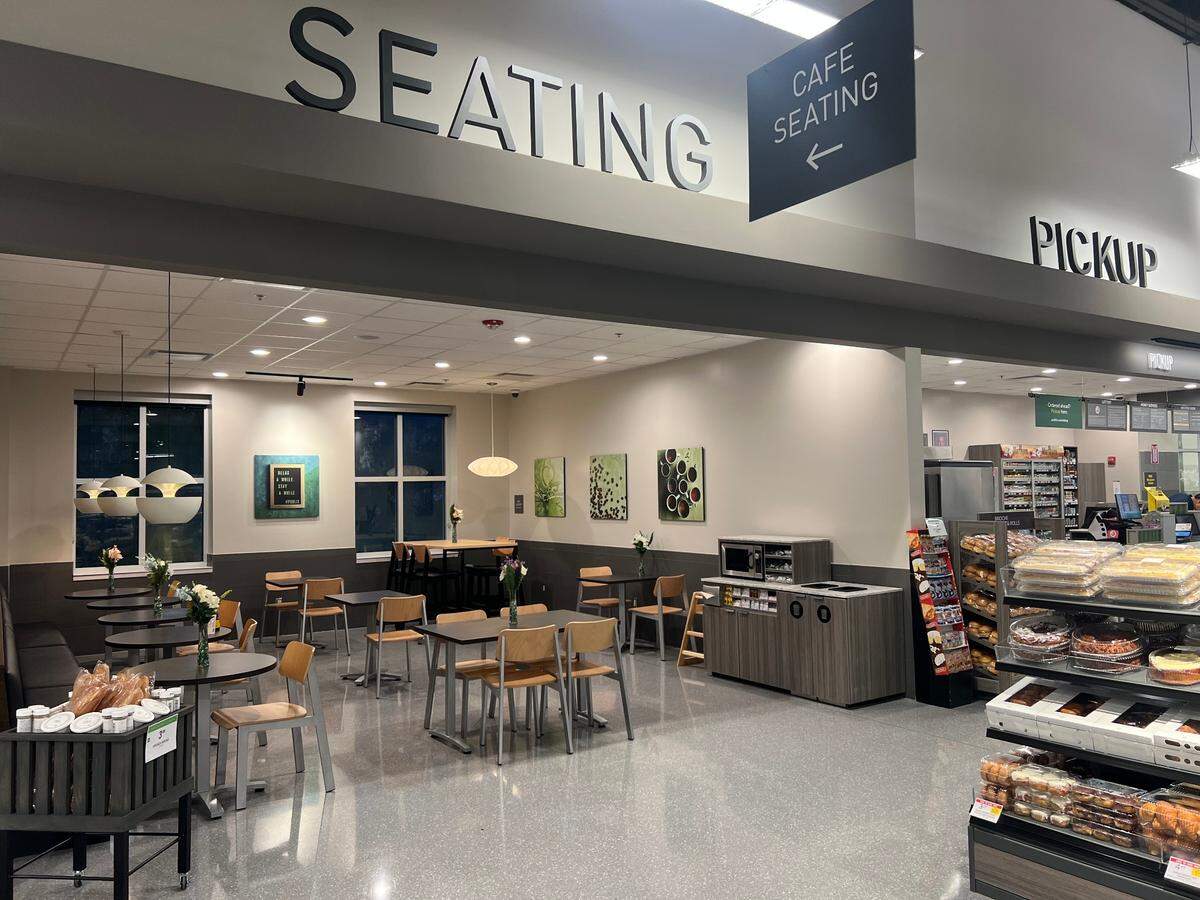 Este es el aspecto de las zonas de asientos en Publix en Crossings, en Royal Palm Beach. Muchos locales de Publix han devuelto las cafeterías a las tiendas después de la pandemia, incluido un grupo de tiendas en los vecindarios de Hialeah y Cutler Bay, en el sur de la Florida.
