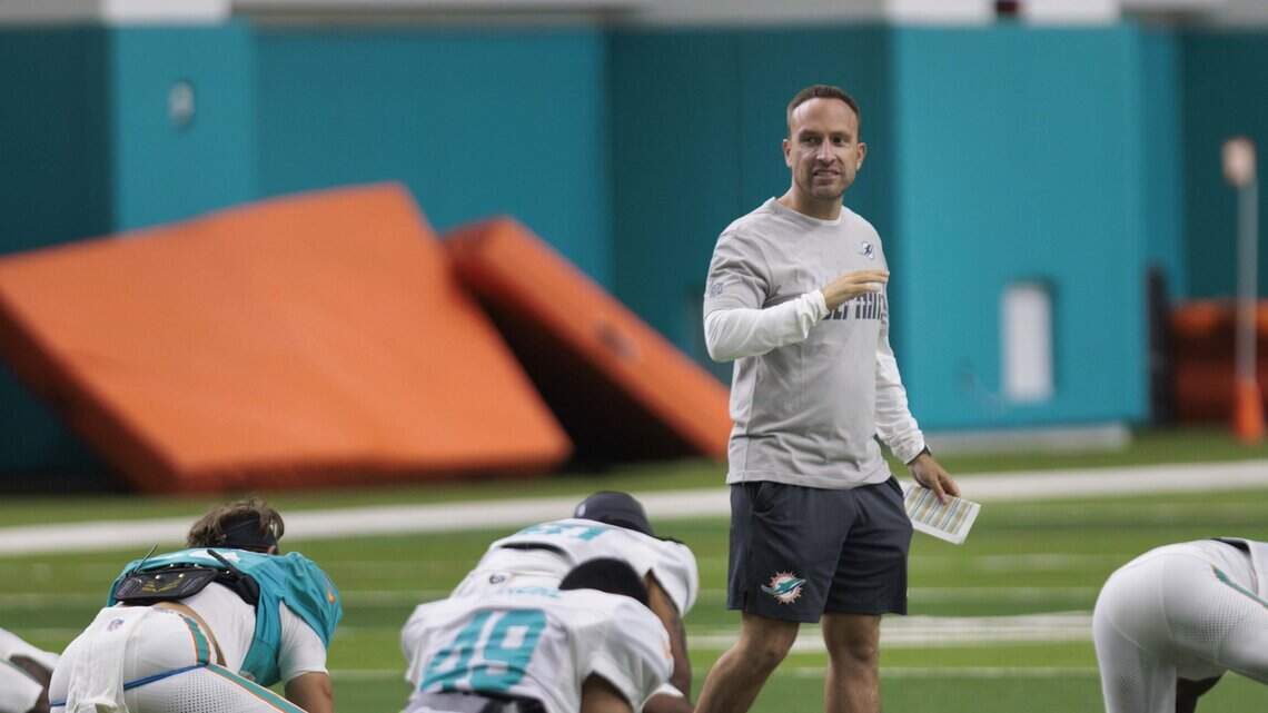 Dolphins coach Jeff Hafley gives WR Chris Bell update + live 8/7 practice notes