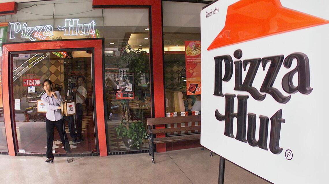 Pizza Hut brought back its iconic Tiffany lamps at 155 locations. Now people are paying $250 for their own