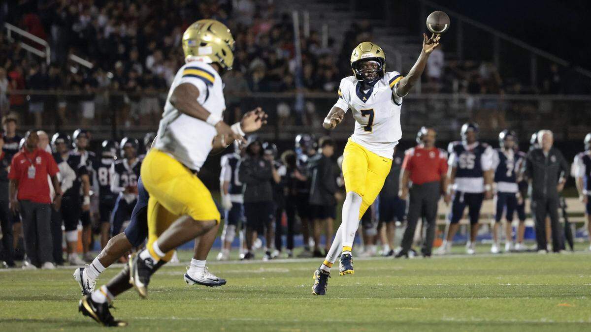 St. Thomas Aquinas quarterback Mason Mallory (7) throws a touchdown pass to running back Jaden Desir (3) during the game against the Columbus Explorers in the first half at Tropical Park Stadium in Miami, Florida, on Friday, September 5, 2025.