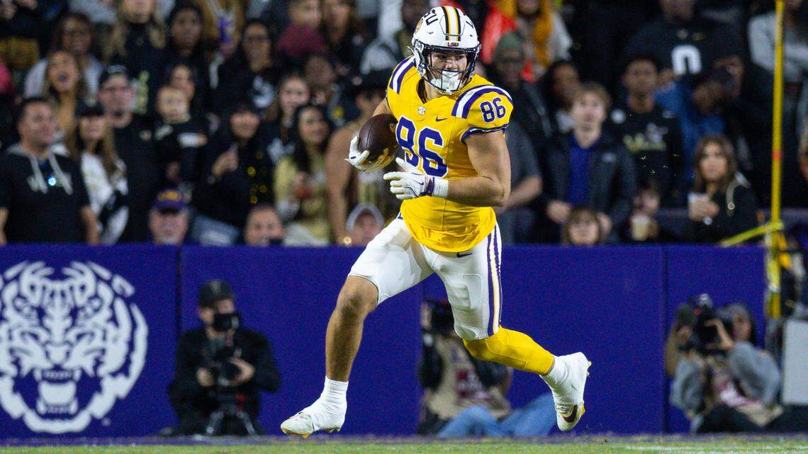 Nov 23, 2024; Baton Rouge, Louisiana, USA; LLSU Tigers tight end Mason Taylor (86) runs after a catch against the Vanderbilt Commodores during the first half at Tiger Stadium. Mandatory Credit: Stephen Lew-Imagn Images