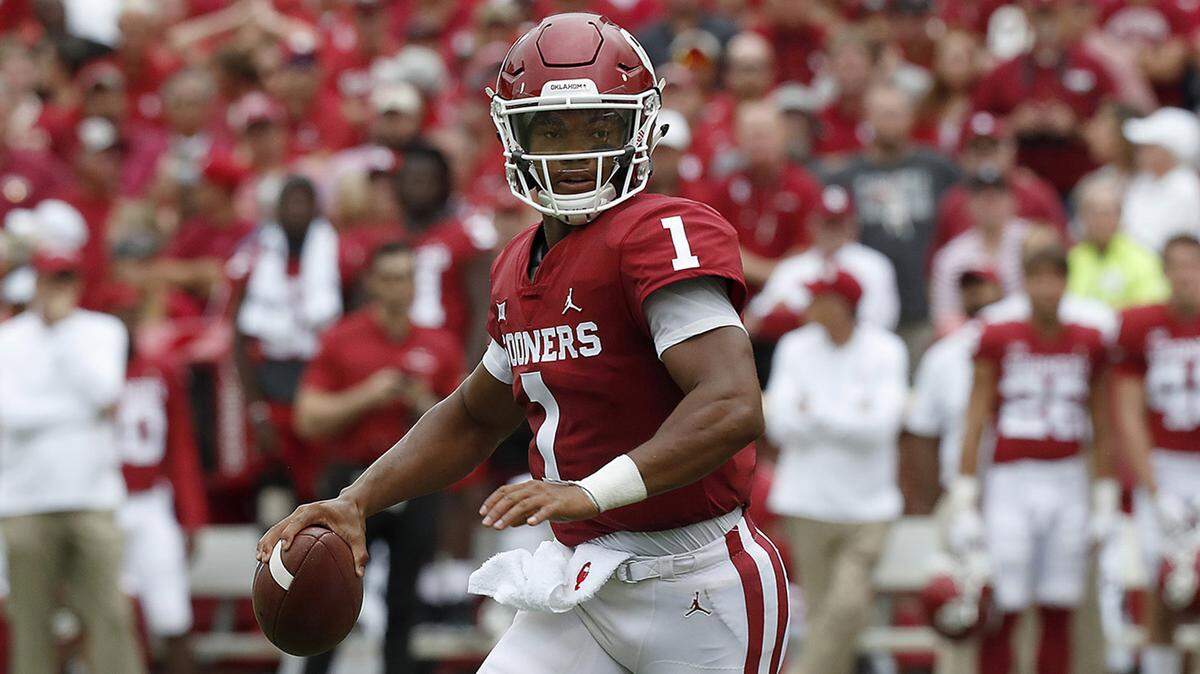 Oklahoma quarterback Kyler Murray looks downfield for an open receiver against UCLA on September 8, 2018, at Memorial Stadium in Norman, Okla. (Luis Sinco/Los Angeles Times/TNS)