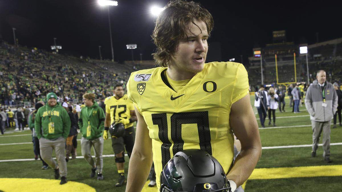 Oregon quarterback Justin Herbert struggled against Arizona State Saturday night.