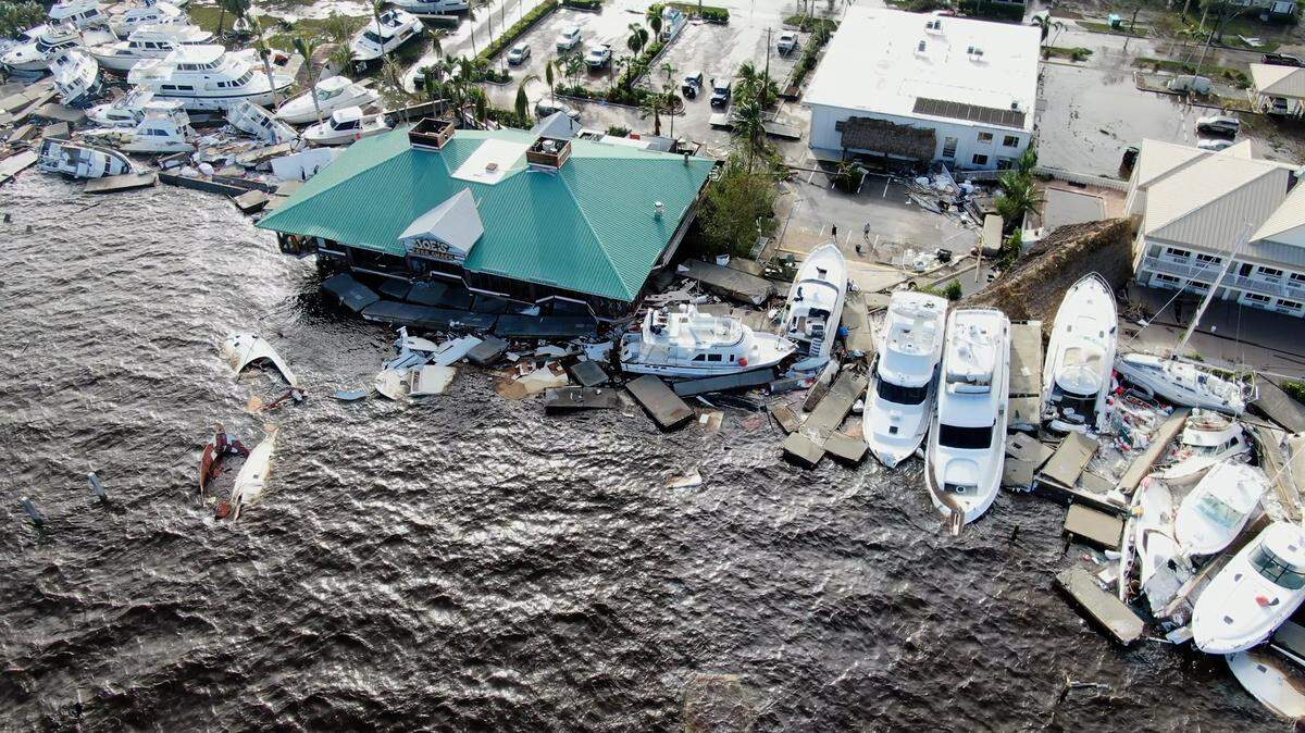 Botes encallados en Legacy Harbor Marina en Fort Myers, el 29 de septiembre de 2022, un día después de que el huracán Ian arrasara la costa oeste de la Florida como tormenta categoría cuatro.