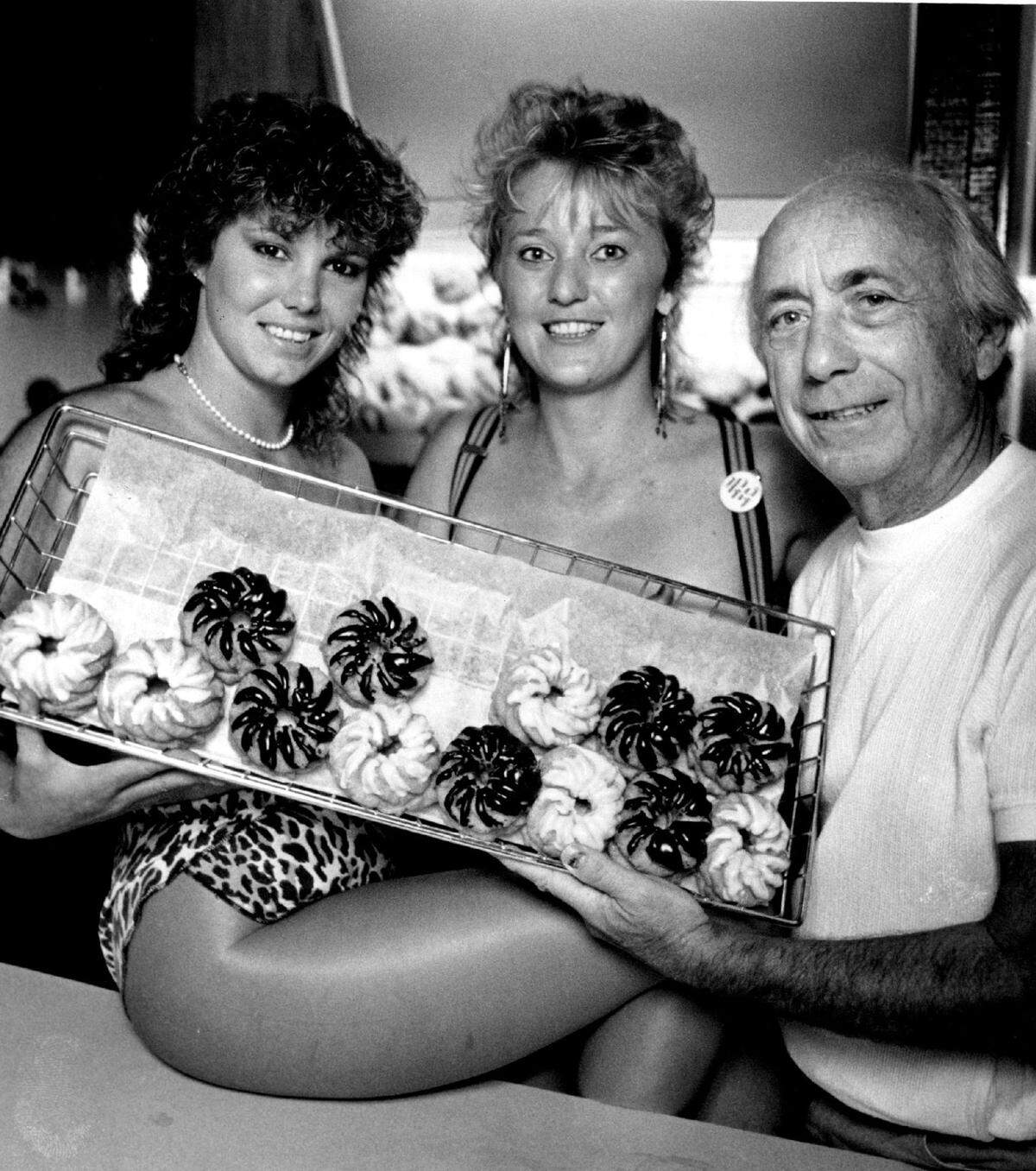 In 1986, employees at R Donuts in Fort Lauderdale.