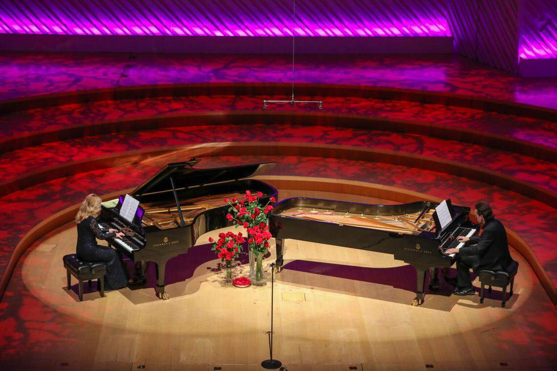 Piano duo Olha Chipak and Oleksiy Kushnir performing at Miami Beach’s New World Center in 2018 in a Dranoff concert. The duo open the 2024-25 season for Dranoff 2 Piano Fusion.