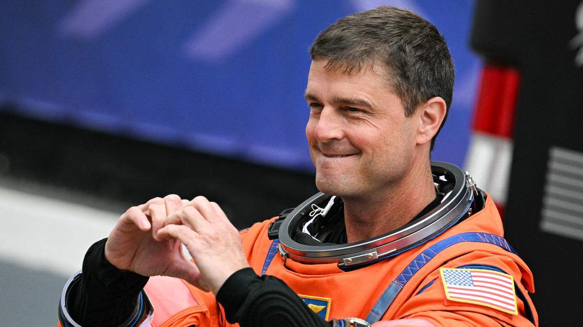 artemis II commander reid wiseman