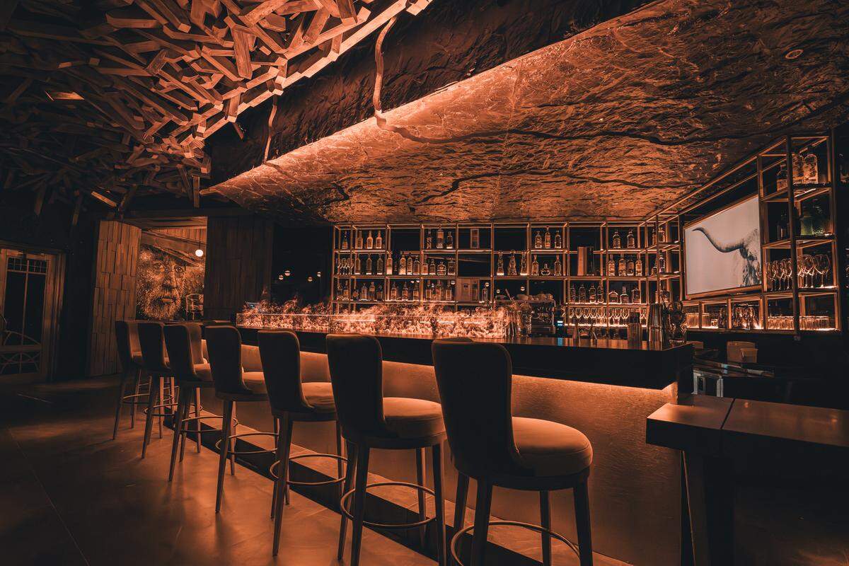 The bar at Rò Steakhouse in Coral Gables.