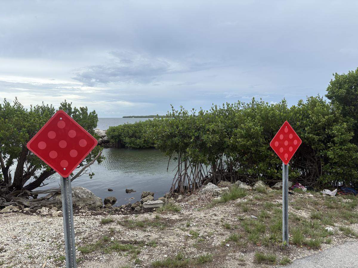 Area where the wet clothes were found at the end of the street that ends at the Ocean in Tavernier.