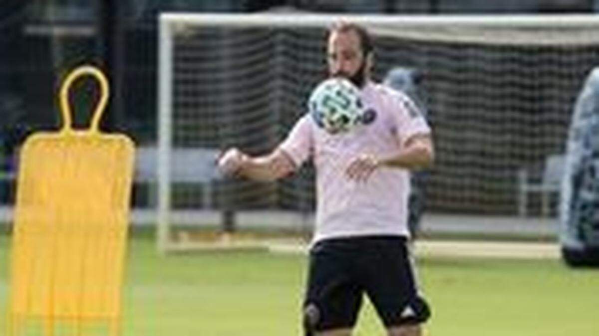 El delantero argentino Gonzalo Higuaín entrena con el Inter Miami en Fort Lauderdale.