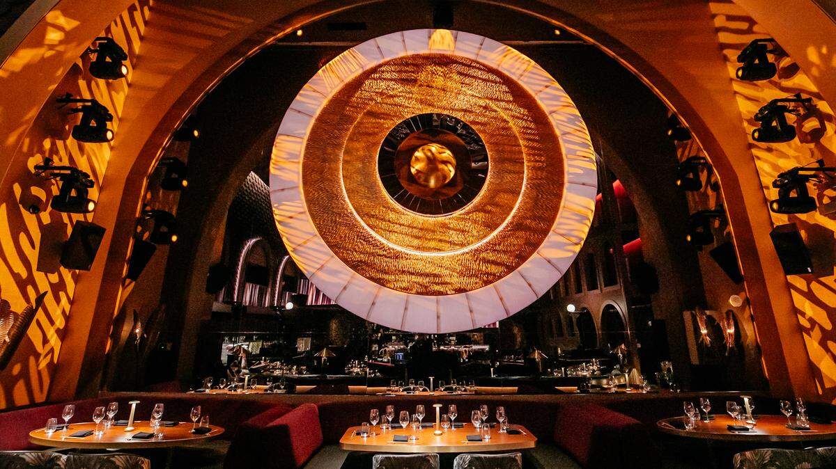 El lujoso comedor del nuevo restaurante Queen de Miami Beach.